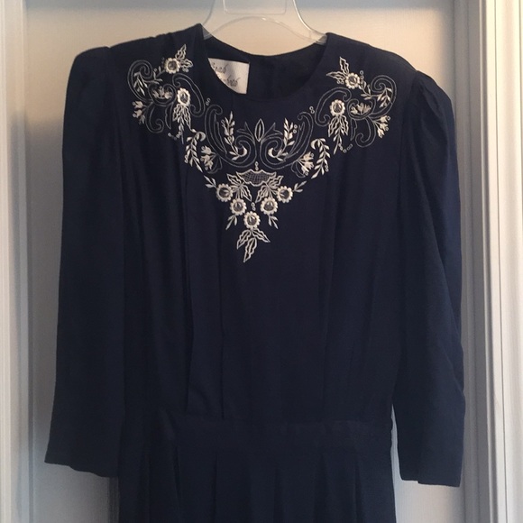 Vintage Sarah Elizabeth Navy w/ White floral dress - Picture 2 of 6